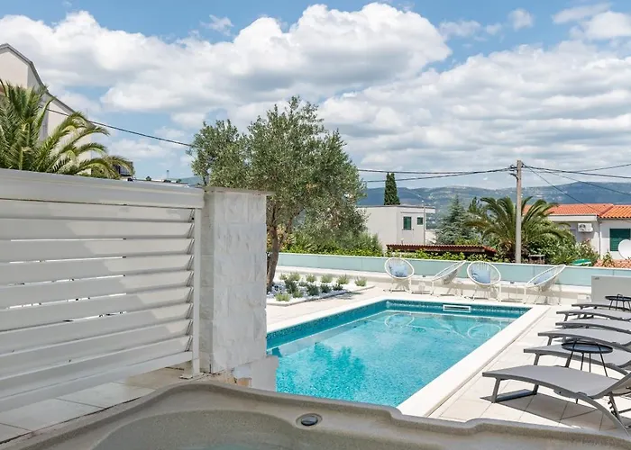 Marina 아파트 트로기르