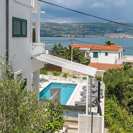Marina Διαμέρισμα Τρογκίρ